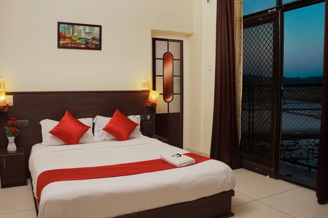 Paddyfield Inn Манантавади Экстерьер фото