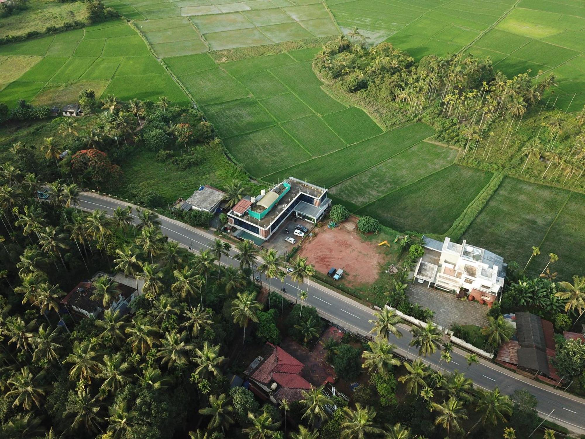 Paddyfield Inn Манантавади Экстерьер фото