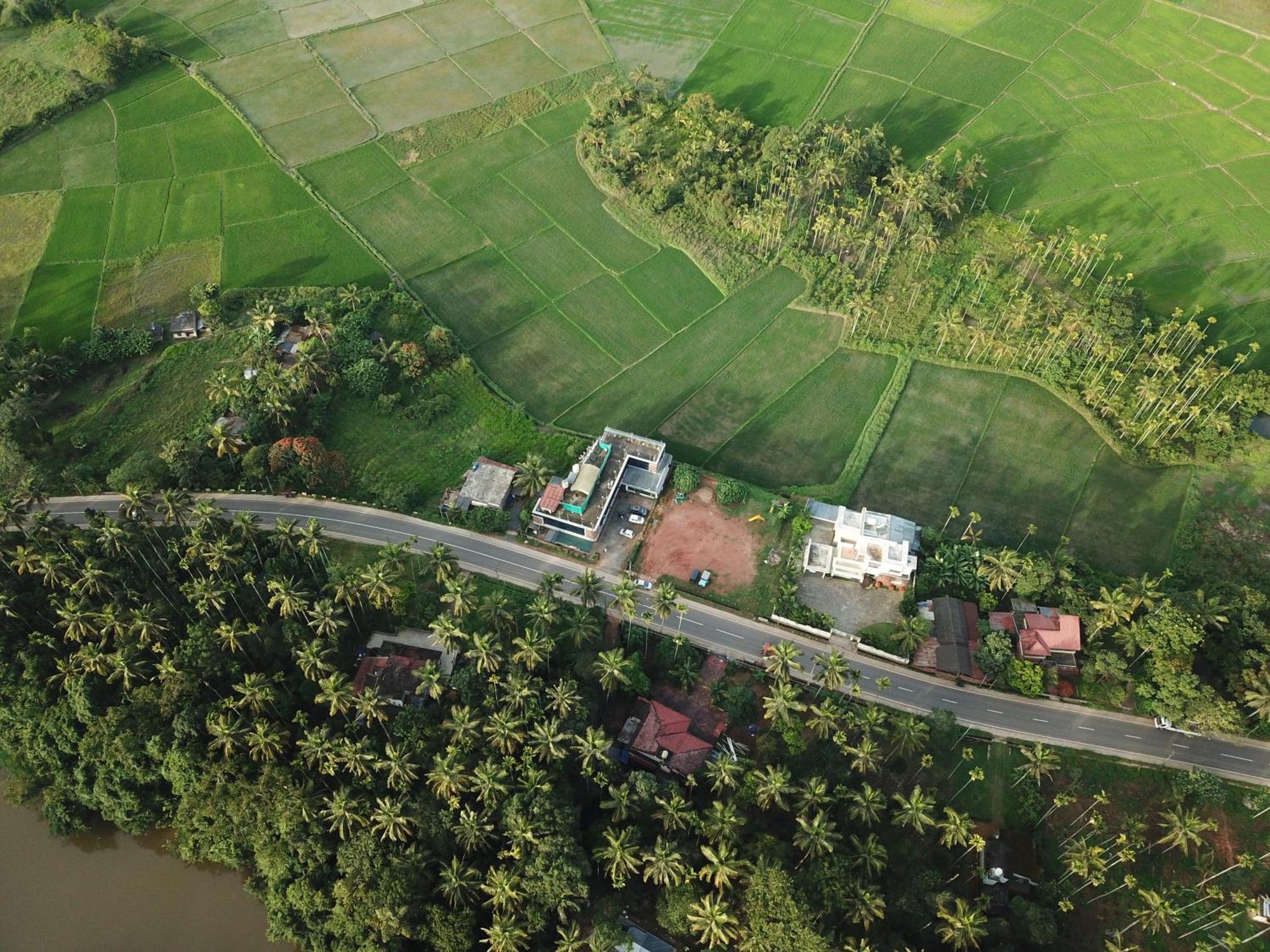 Paddyfield Inn Манантавади Экстерьер фото