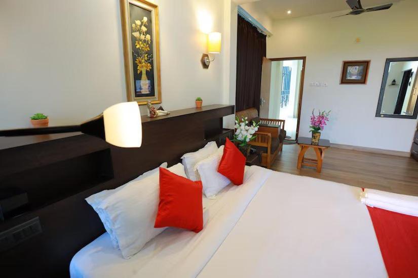 Paddyfield Inn Манантавади Экстерьер фото