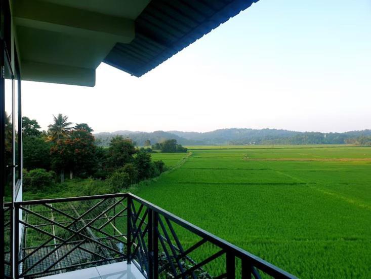 Paddyfield Inn Манантавади Экстерьер фото