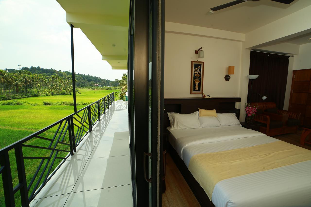 Paddyfield Inn Манантавади Экстерьер фото