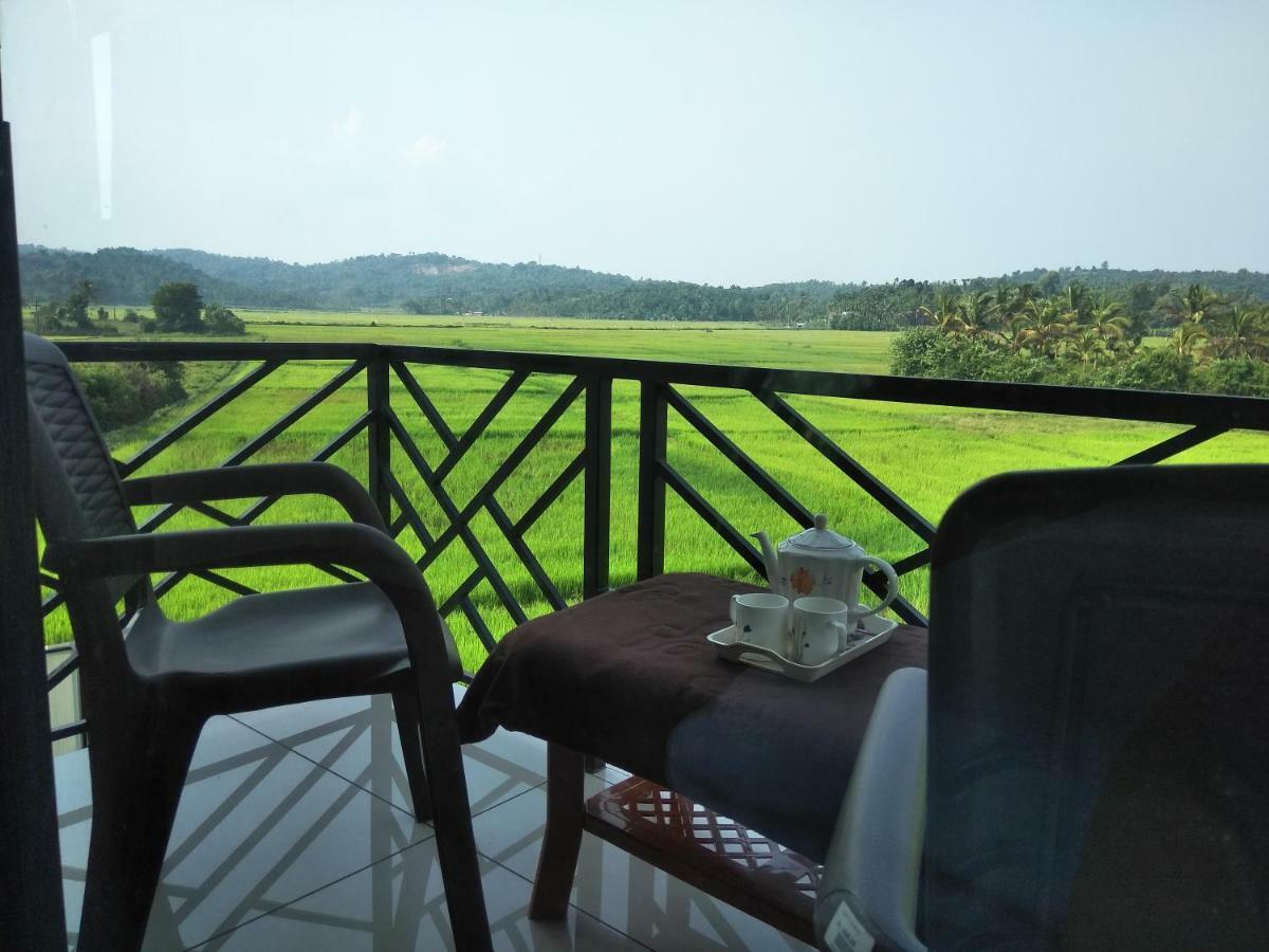 Paddyfield Inn Манантавади Экстерьер фото